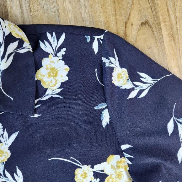 ☔️🩵H&M Gray Floral Buttoned Front Long Sleeve Top Size 4 - Picture 6 of 10